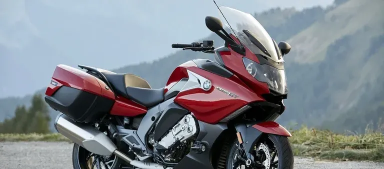 BMW tease un mystérieux bagger : nouvelle déclinaison musclée de la K 1600 ?