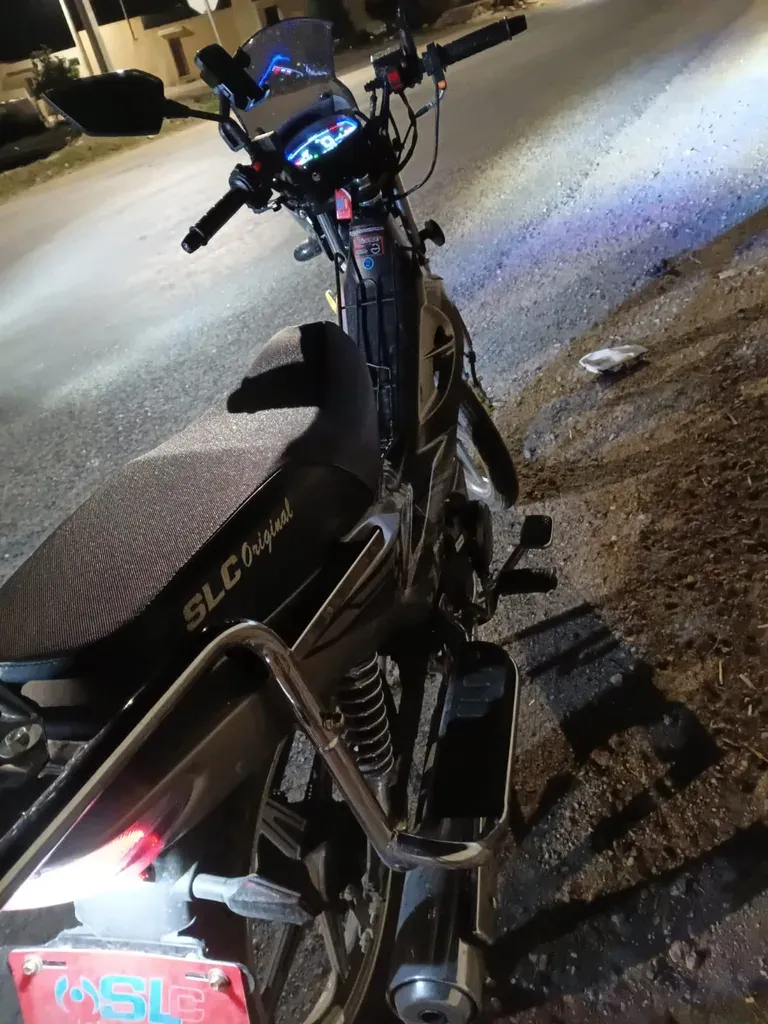Moto en excellent état – 6 000 km  SLC