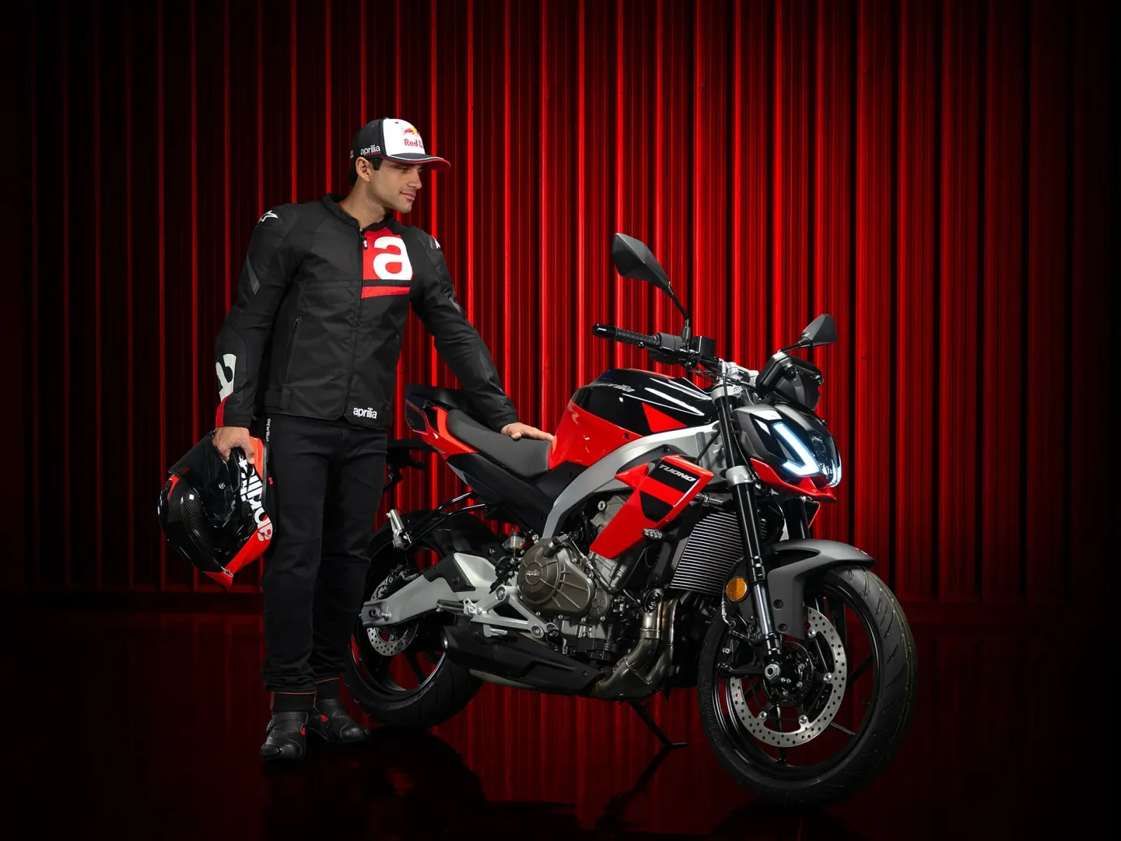 Aprilia Tuono 457 2