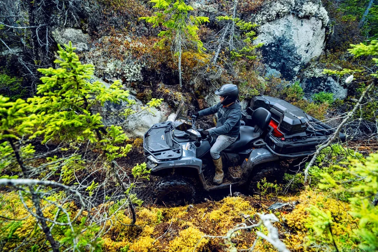 Can-Am Outlander MAX 6X6 DPS 2