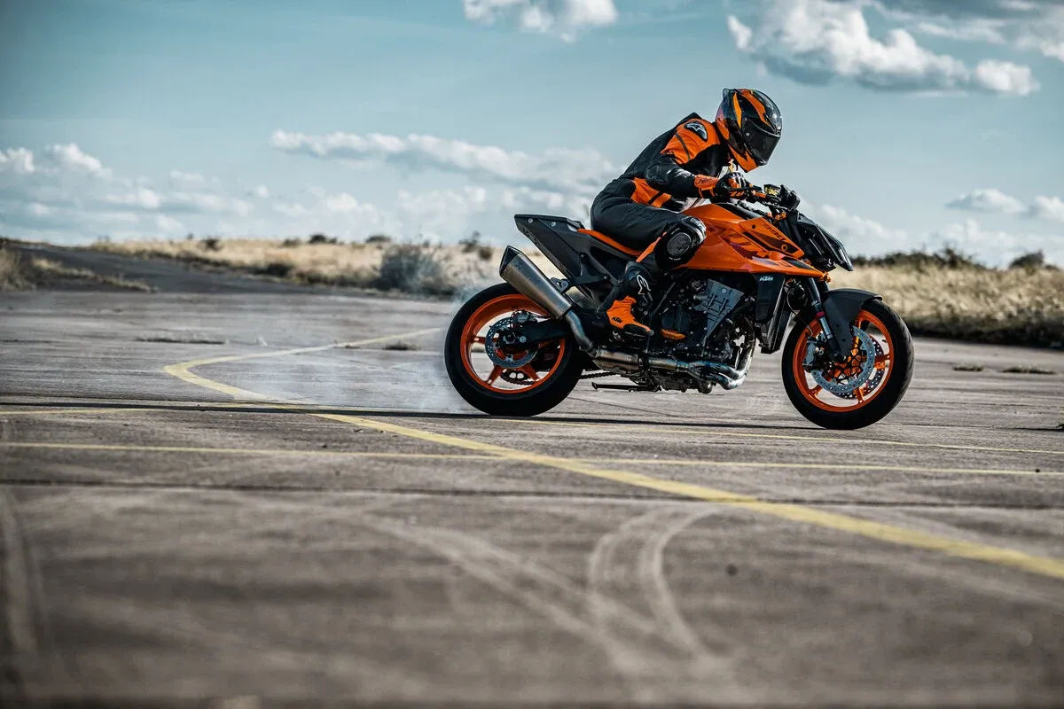 KTM 990 DUKE 6