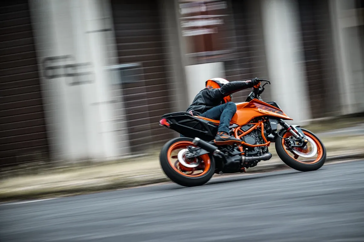 KTM 390 Duke 4