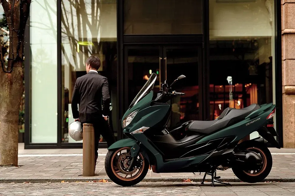 Suzuki Burgman 400 4