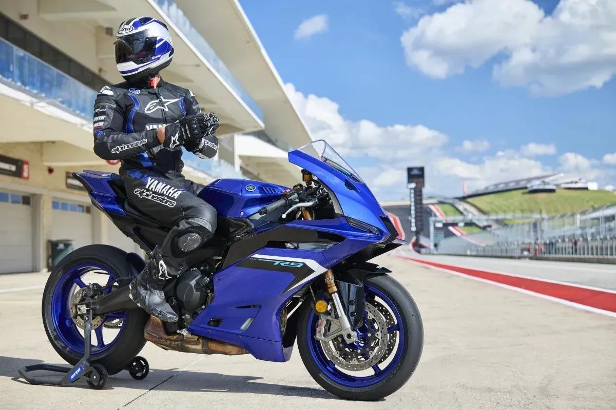 Yamaha R9 5
